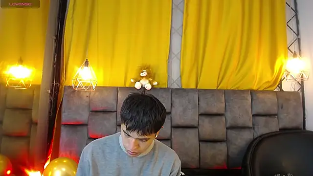 Snapshot of Maik_Russo chatting on 02.15.26 Maik Russo online show from 02.15.26