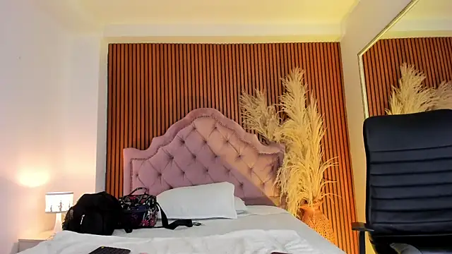 Violett hott  online show from 04.26.26