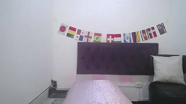 Snapshot of Little18Doll chatting on 07.18.26 Little18Doll online show from 07.18.26