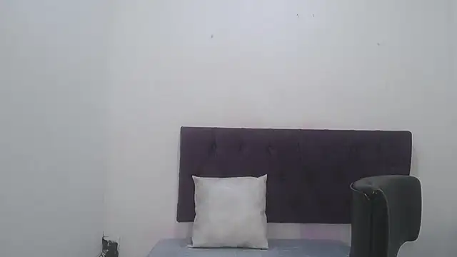Snapshot of Little18Doll chatting on 07.30.26 Little18Doll online show from 07.30.26