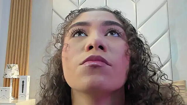 Snapshot of CamilaCastillo chatting on 05.12.26 CamilaCastillo online show from 05.12.26