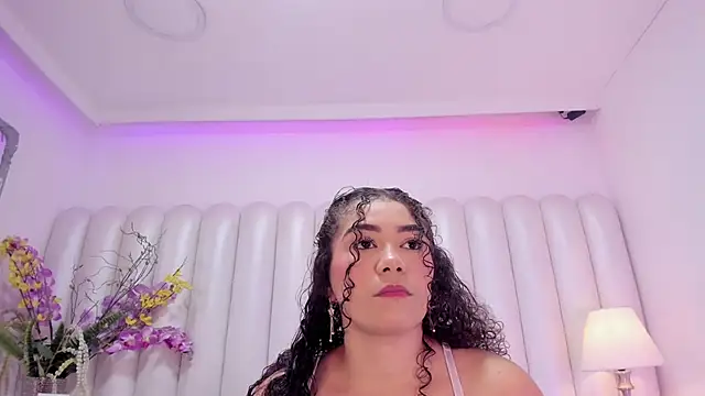 Snapshot of CamilaCastillo chatting on 06.10.26 CamilaCastillo online show from 06.10.26