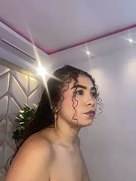 Snapshot of CamilaCastillo chatting on 06.20.26 CamilaCastillo online show from 06.20.26