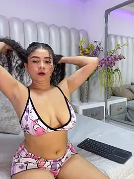 Snapshot of CamilaCastillo chatting on 07.07.26 CamilaCastillo online show from 07.07.26