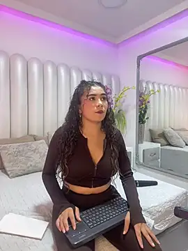 Snapshot of CamilaCastillo chatting on 07.22.26 CamilaCastillo online show from 07.22.26