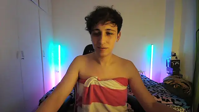 HoneyValentine online show from 05.04.26