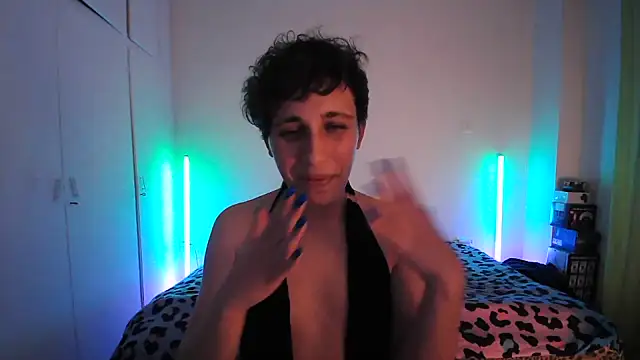 HoneyValentine online show from 05.23.26