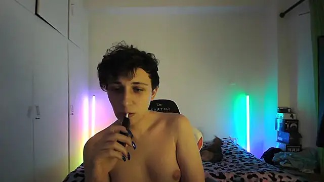 HoneyValentine online show from 05.27.26