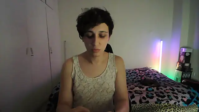 HoneyValentine online show from 06.13.26