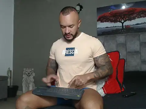 Snapshot of LeonGolds chatting on 02.04.26 LeonGolds online show from 02.04.26