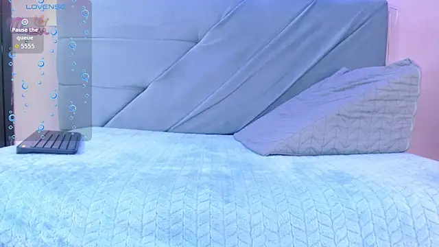 Snapshot of studentdeivy_ chatting on 02.20.26 studentdeivy online show from 02.20.26