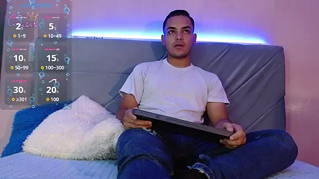 Snapshot of studentdeivy_ chatting on 02.25.26 studentdeivy online show from 02.25.26