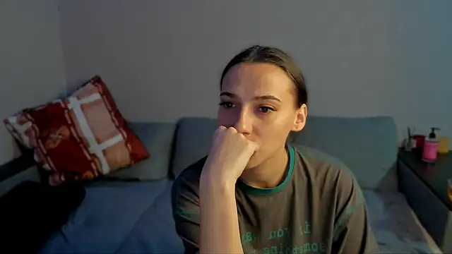 Snapshot of AnnaMized chatting on 02.12.26 AnnaMized online show from 02.12.26