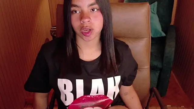 SofiaMante  online show from 02.25.26