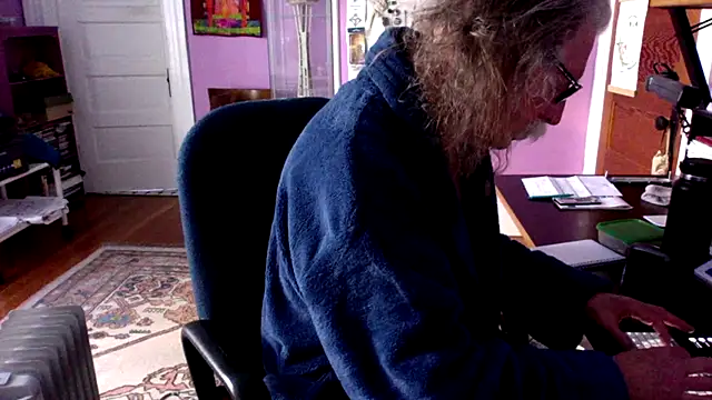 LickYourYoni online show from 04.25.26