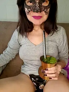 Snapshot of larizinha2026 chatting on 07.28.26 larizinha2026 online show from 07.28.26