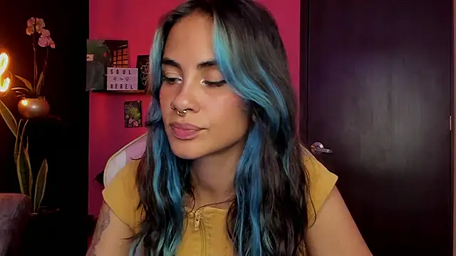 Snapshot of azula_lillet chatting on 01.07.26 azula lillet online show from 01.07.26