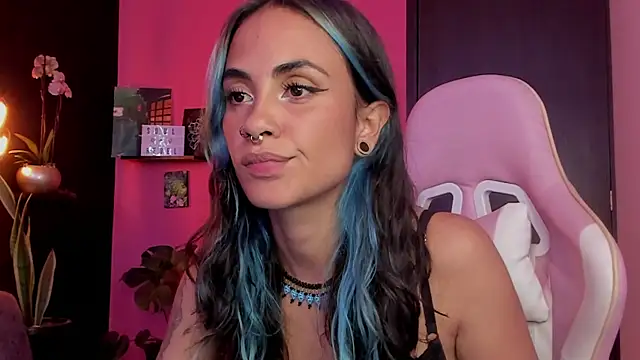 Snapshot of azula_lillet chatting on 01.09.26 azula lillet online show from 01.09.26