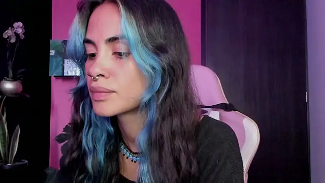 Snapshot of azula_lillet chatting on 01.15.26 azula lillet online show from 01.15.26