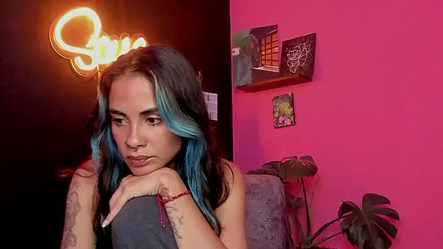 Snapshot of azula_lillet chatting on 02.01.26 azula lillet online show from 02.01.26