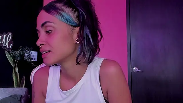 Snapshot of azula_lillet chatting on 02.08.26 azula lillet online show from 02.08.26