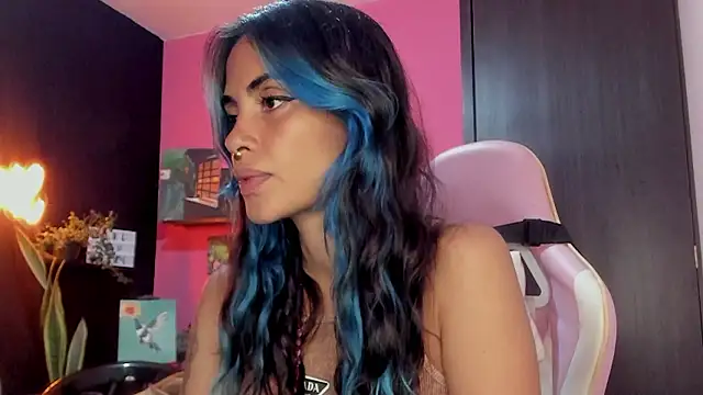 Snapshot of azula_lillet chatting on 02.14.26 azula lillet online show from 02.14.26