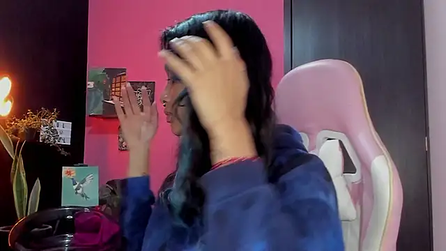 Snapshot of azula_lillet chatting on 02.17.26 azula lillet online show from 02.17.26