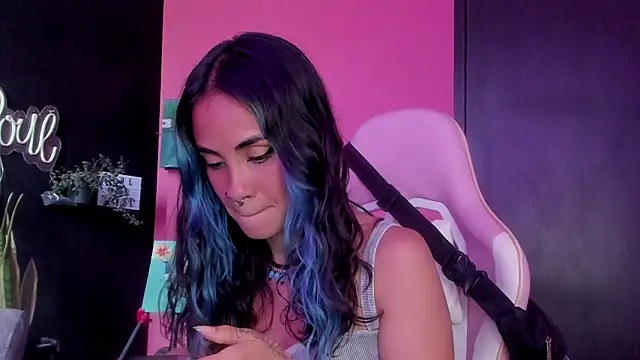 Snapshot of azula_lillet chatting on 02.21.26 azula lillet online show from 02.21.26