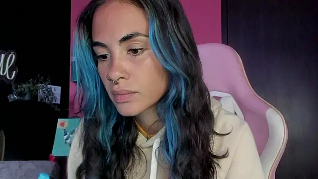 Snapshot of azula_lillet chatting on 02.24.26 azula lillet online show from 02.24.26