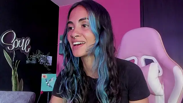 Snapshot of azula_lillet chatting on 03.11.26 azula lillet online show from 03.11.26