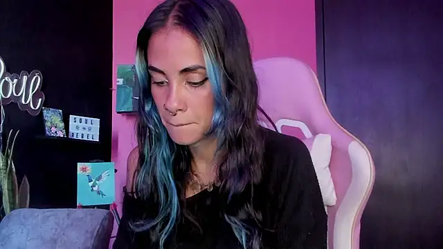 Snapshot of azula_lillet chatting on 03.13.26 azula lillet online show from 03.13.26