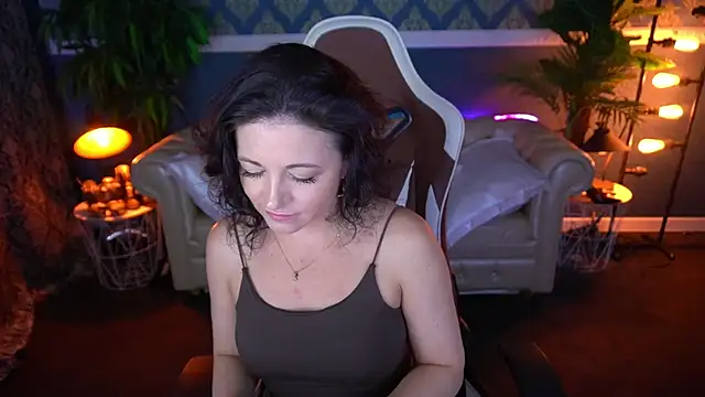 Dafni Monn online show from 06.18.26