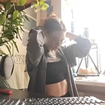 Shy Bamby online show from 02.10.26