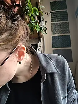 Shy Bamby online show from 05.30.26