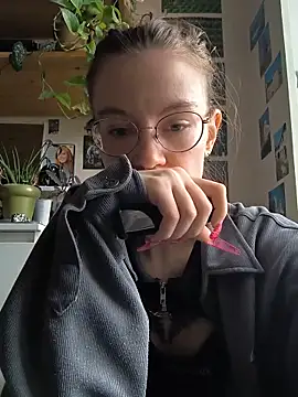 Shy Bamby online show from 06.17.26