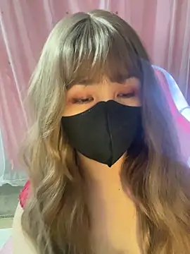 Snapshot of -Violet-t chatting on 05.19.26 -Violet-t online show from 05.19.26