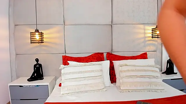 IvonneOwen online show from 02.04.26