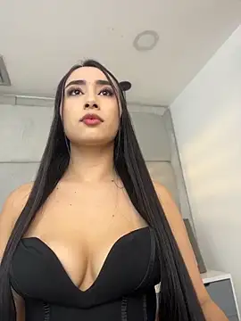 Snapshot of IvonneOwen chatting on 06.17.26 IvonneOwen online show from 06.17.26