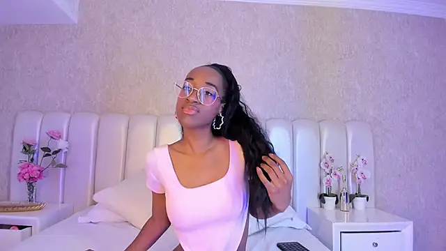 Julianiita  online show from 02.14.26