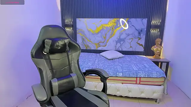 Dark Desiree18 online show from 03.15.26