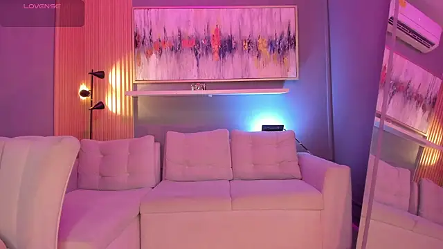 Snapshot of lilian_vergara chatting on 06.16.26 lilian vergara online show from 06.16.26