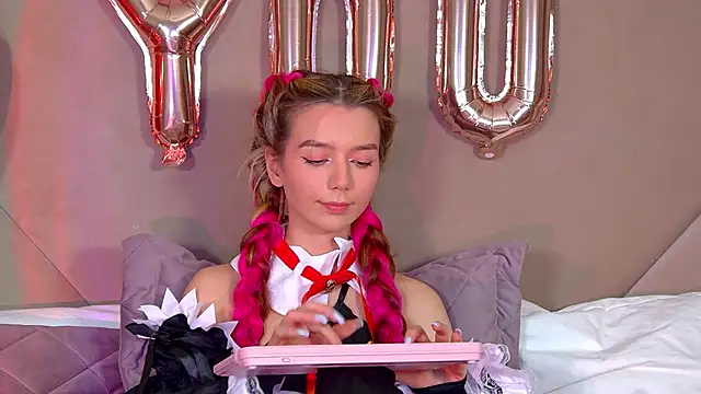 Snapshot of VanessaVienne chatting on 02.14.26 VanessaVienne online show from 02.14.26