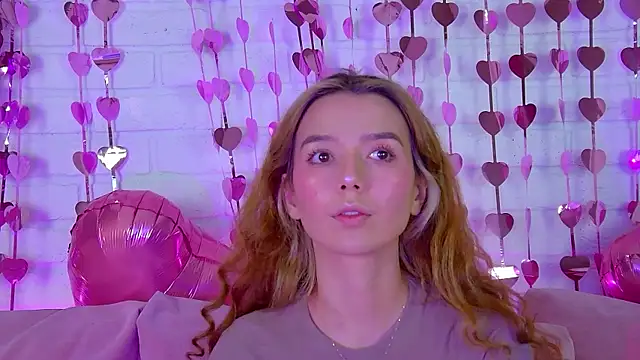 Snapshot of VanessaVienne chatting on 02.15.26 VanessaVienne online show from 02.15.26