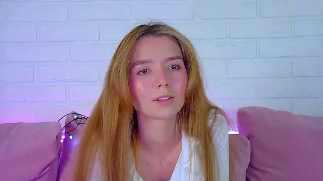 Snapshot of VanessaVienne chatting on 02.16.26 VanessaVienne online show from 02.16.26