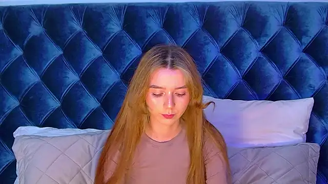 Snapshot of VanessaVienne chatting on 02.22.26 VanessaVienne online show from 02.22.26