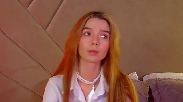 Snapshot of VanessaVienne chatting on 03.03.26 VanessaVienne online show from 03.03.26