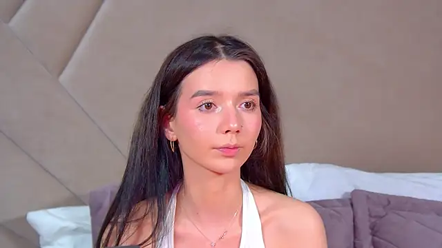 Snapshot of VanessaVienne chatting on 03.10.26 VanessaVienne online show from 03.10.26