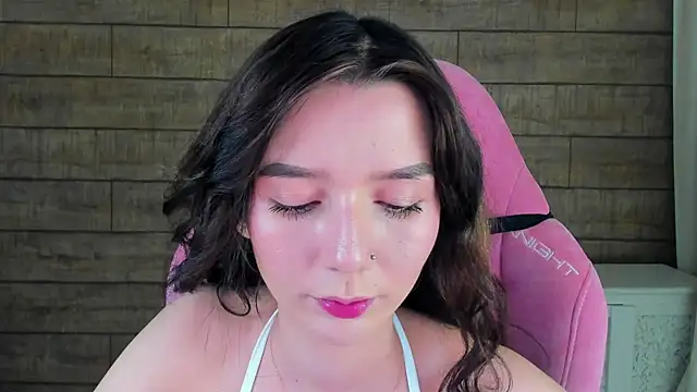 Snapshot of VanessaVienne chatting on 03.16.26 VanessaVienne online show from 03.16.26