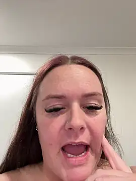 Snapshot of carinabro10 chatting on 05.16.26 carinabro10 online show from 05.16.26