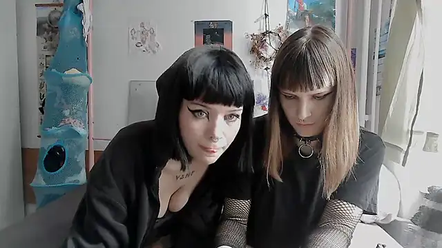 Snapshot of kicianiunia chatting on 05.17.26 kicianiunia online show from 05.17.26